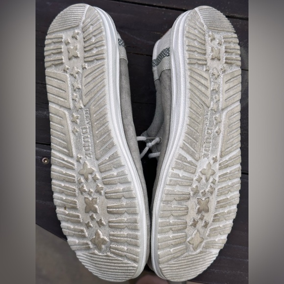 Hey dudes size 10 in women’s and 9 in men’s - Picture 2 of 2